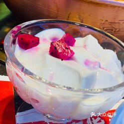 吃酸乳瓜,酸甜可口，营养丰富的夏日美味